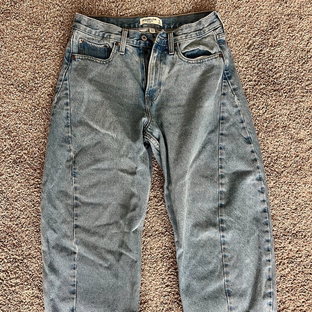 Abercrombie Curve Love Barrel Jeans